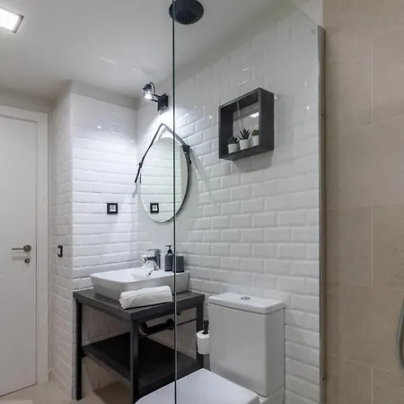 Flatguest Industrial Loft By Marina - Wifi Apartment *