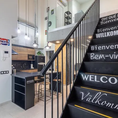 Flatguest Industrial Loft By Marina - Wifi Apartment