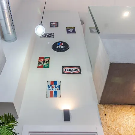 Flatguest Industrial Loft By Marina - Wifi Apartment *